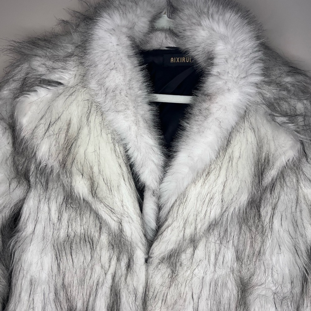 Fashion/costume fur coat - Picture 3 of 6